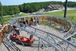 Góra Kamieńsk atrakcje – odkryj zimowe i letnie możliwości wypoczynku