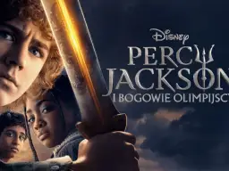 Plakat serialu Percy Jackson i Bogowie Olimpijscy z głównymi bohaterami i złotym mieczem.