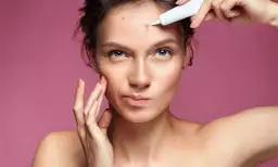 Co na pryszcze? Domowe, apteczne i profesjonalne rozwiązania