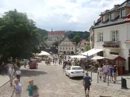 Gdzie leży Kazimierz Dolny? Położenie, dojazd i atrakcje