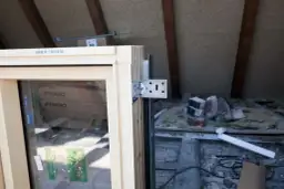 Jak wyciąć okno w ścianie: uniknij kosztownych błędów i zyskaj pewność