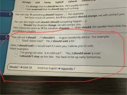 Przydatne przymiotniki po angielsku: "strange", "odd", "funny", "typical", "natural", "interesting". Używane w zdaniach z "should".