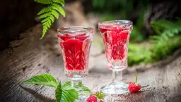 Jak zrobić nalewkę malinową - prosty przepis na pyszny trunek