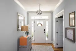 Jak wykończyć ściany w przedpokoju? Pomysły, koszty i trwałość