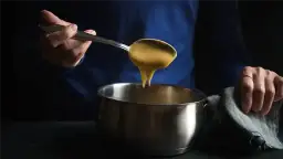 Jak zagęścić sos owocowy: sprawdzone metody na idealną konsystencję