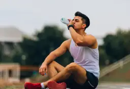 Napoje po treningu: Co pić dla optymalnej regeneracji i efektów?