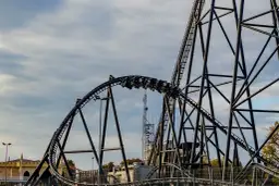 Ile atrakcji ma Energylandia? Zaskakujące liczby i różnorodność!