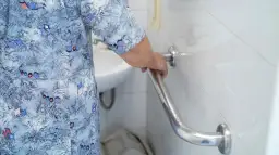 Jak uzyskać dofinansowanie na remont łazienki dla osoby niepełnosprawnej i uniknąć błędów