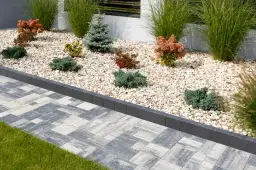 Jak wybrać kostki brukowe na chodniki i ścieżki? Poradnik eksperta