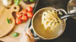 Ile się gotuje makaron? Odkryj czasy gotowania dla każdego rodzaju