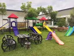 Czym pomalować drewniany plac zabaw, aby zapewnić bezpieczeństwo dzieciom?