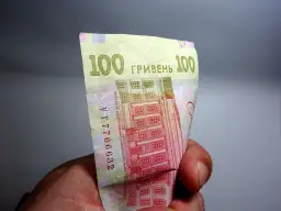 Ile zarabia lekarz na Ukrainie? Zaskakujące różnice w pensjach