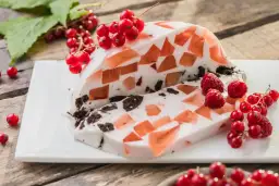 Z czym podawać galaretkę owocową? Odkryj najlepsze dodatki i pomysły