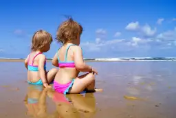 Gdzie na wakacje z 6-miesięcznym dzieckiem? Bezpieczne i komfortowe miejsca