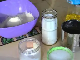 75 g cukru na szklanki? Przelicznik dla każdego rodzaju!