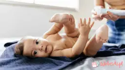 Zmiana pieluchy krok po kroku: Komfort, higiena i koniec z odparzeniami