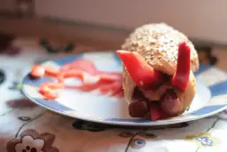 Szybki hot dog z mikrofalówki w 3 minuty bez rozgotowania