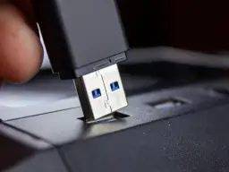 Telefon nie widzi pendrive'a? 5 kroków do rozwiązania problemu!