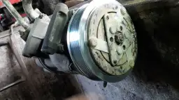 Jak zdjąć sprzęgło sprężarki klimatyzacji? Poradnik DIY!