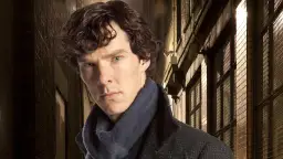 Benedict Cumberbatch w roli Sherlocka Holmesa, ikona seriali i filmów. Jego spojrzenie zapowiada kolejne zagadki.