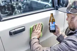 Jak usunąć klej po folii z samochodu bez uszkodzenia lakieru