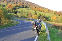 Najlepsze trasy motocyklowe w Łódzkim - odkryj ukryte skarby regionu