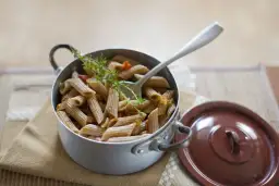 Czy makaron pełnoziarnisty jest dietetyczny? Odkryj jego zalety zdrowotne