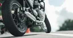 Ciśnienie w oponach motocykla: klucz do bezpiecznej jazdy