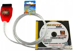 Czerwony adapter OBD z kablem USB i płytą CD z oprogramowaniem BMW Commander. Ten kabel k dcan jest kluczowy do diagnostyki samochodowej.