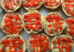 Szybka zapiekanka z grzybami na bułce - prosty przepis na smaczną przekąskę