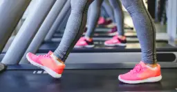 Jak chodzić na bieżni żeby schudnąć: skuteczne metody i techniki