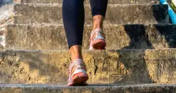 Czy chodzenie po schodach jest zdrowe? Odkryj korzyści dla zdrowia