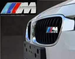 Znaczek M-Pakiet na grill: jak wybrać idealny dla BMW?