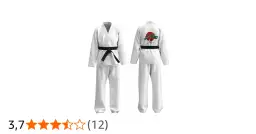 Białe kimono dla dzieci z czarnym pasem i ozdobnym haftem drzewa na tle czerwonego słońca na plecach.