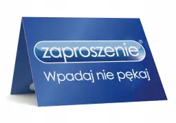 Niebieska kartka z napisem "Zaproszenie" i "Wpadaj nie pękaj".