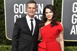 Lauren Graham i Peter Krause na czerwonym dywanie. Choć nie mają wspólnych dzieci, ich relacja jest inspiracją dla wielu.