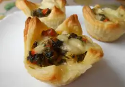 Szybkie i pyszne przepisy z ciasta francuskiego z kurczakiem - TOP 3