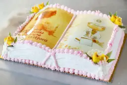 Idealny tort na Komunię: Przepis, dekoracje i porady krok po kroku