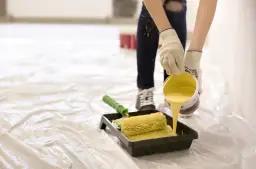 Koszt malowania pokoju 2025: Cennik, materiały i porady ekspertów