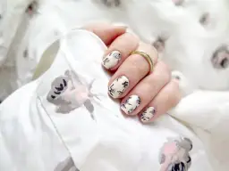 Jakie paznokcie do sukienki w kwiaty, aby wyglądać elegancko i stylowo?