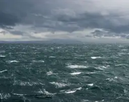 Kiedy są największe sztormy na Bałtyku? Poznaj groźne miesiące