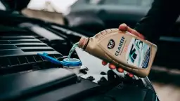 Co zrobić, gdy płyn do spryskiwaczy jest zamarznięty – Porady i rozwiązania