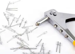 Jaka nitownica do nitonakrętek - wybierz najlepszy model dla siebie