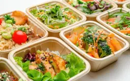 Czy catering dietetyczny można wrzucić w koszty? Poznaj zasady i korzyści