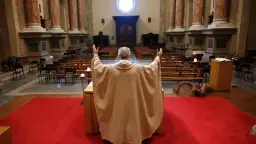 Dlaczego w kościele robi mi się słabo? Przyczyny i jak temu zapobiec