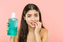 Jak płukać usta po wyrwaniu zęba? Uniknij bólu i powikłań