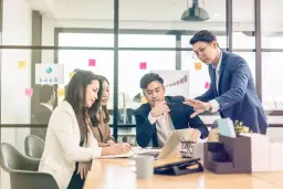 Skuteczne coaching co-workers: jak poprawić współpracę i wyniki