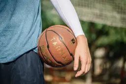 Jaki rozmiar piłki do koszykówki dla dziecka? Ekspert radzi!