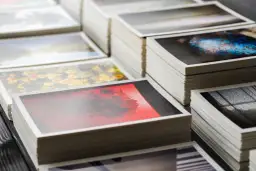 Na jakim papierze drukować plakaty, aby uzyskać najlepszy efekt?