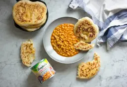 Naan: Z czym podawać? 50+ pomysłów od curry po słodkie desery